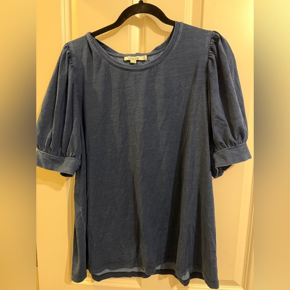 Chico's Tops - Chico’s balloon style short sleeve dark blue top.